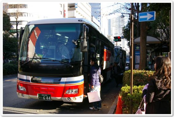 일본 설 이라 고속버스를보니 고향으로 귀향하는분들이 많습니다