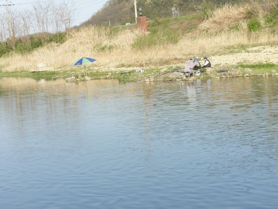 반대편은 조용한데..