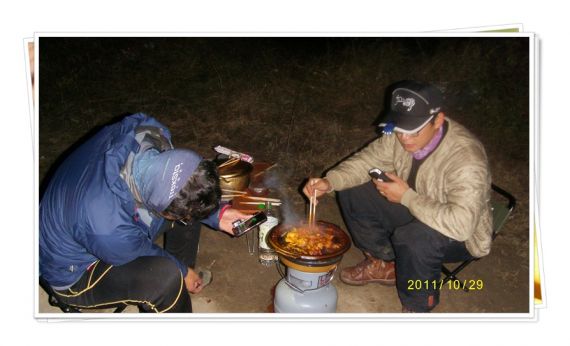 현욱이 맛있겠다  오징어에 삼겹살.....