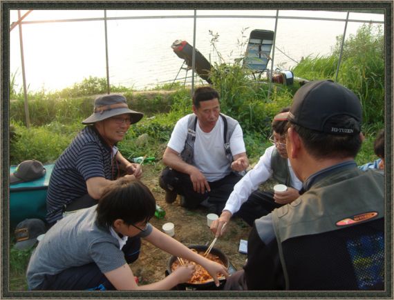 예붕선배님이 준비해오신 낚지불고기로 한잔합니다