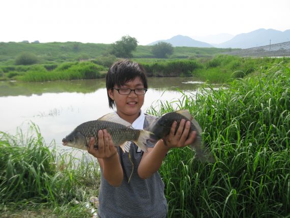 처음부터 요렇게 촬영을 하려 했는데 두녀석이 힘이 장사라....모델이 왕짜증을 내더군요.