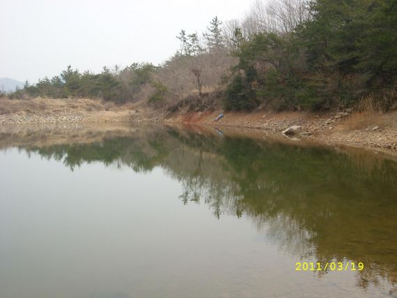 봄이 완연한 날 오전 먼저 계곡지(무안 청계)에 들렸습니다.. 제방 왼쪽