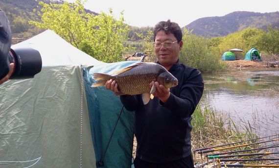 경기도에서 오신분입니다 52센티 엄청난 대물입니다