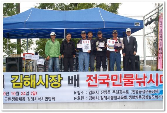 입상자들과 기념사진 한장