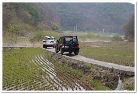 철수합니다 아쉬움을 안고 차 1대만 빠져나갈수있는 좁은길