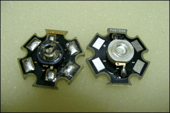 ↑ LED모듈(왼쪽이 순정, 오른쪽이 개조용)